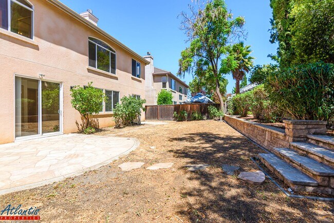 Building Photo - Beautiful Home | Remodeled Kitchen | Centr...