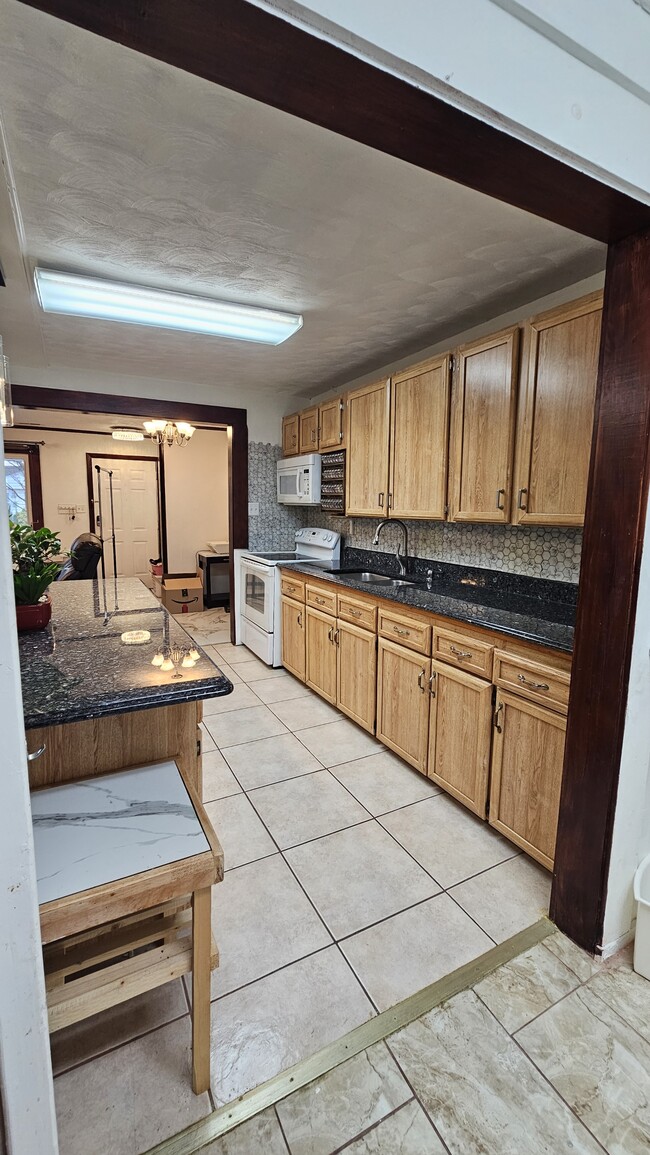 Building Photo - 2216 Dean Dr