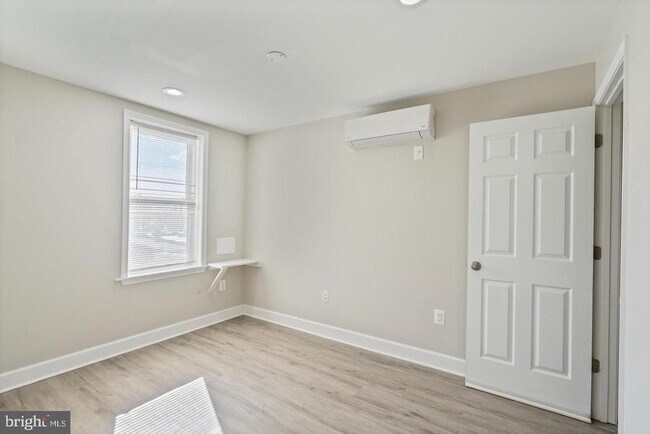 Building Photo - 3819 Roland Ave