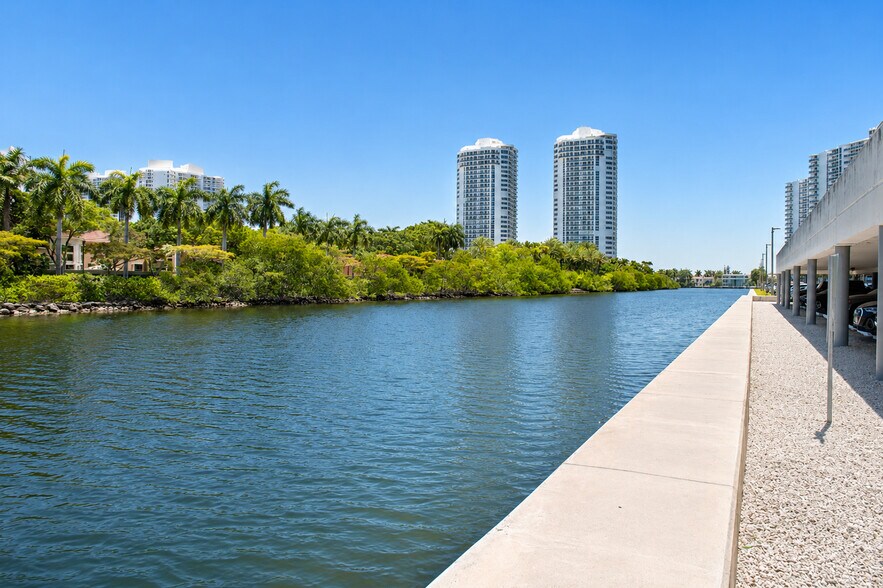Building Photo - 3675 N Country Club Dr