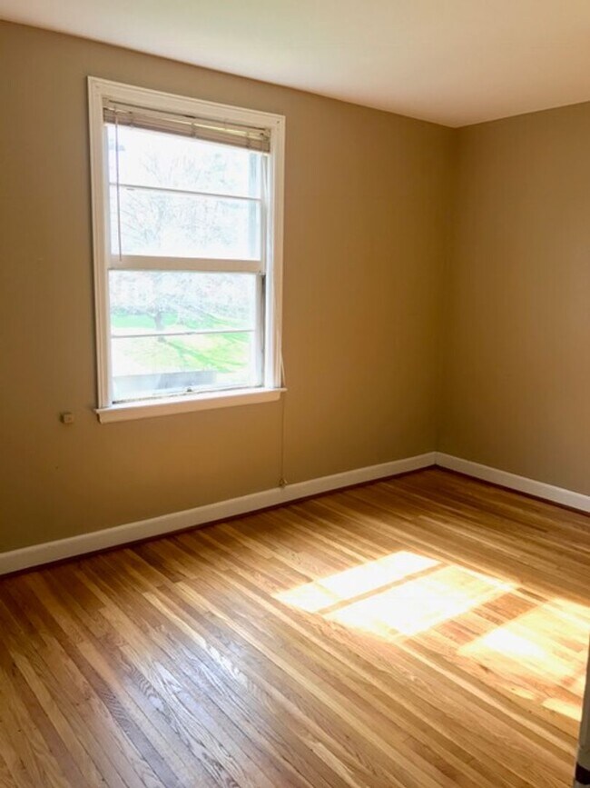 Building Photo - WOODLAND NEIGHBORHOOD - 3 Bedroom Move-In ...