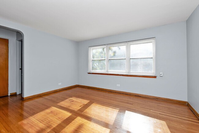 Interior Photo - 7770-78  S South Shore Drive Chicago, IL 60649