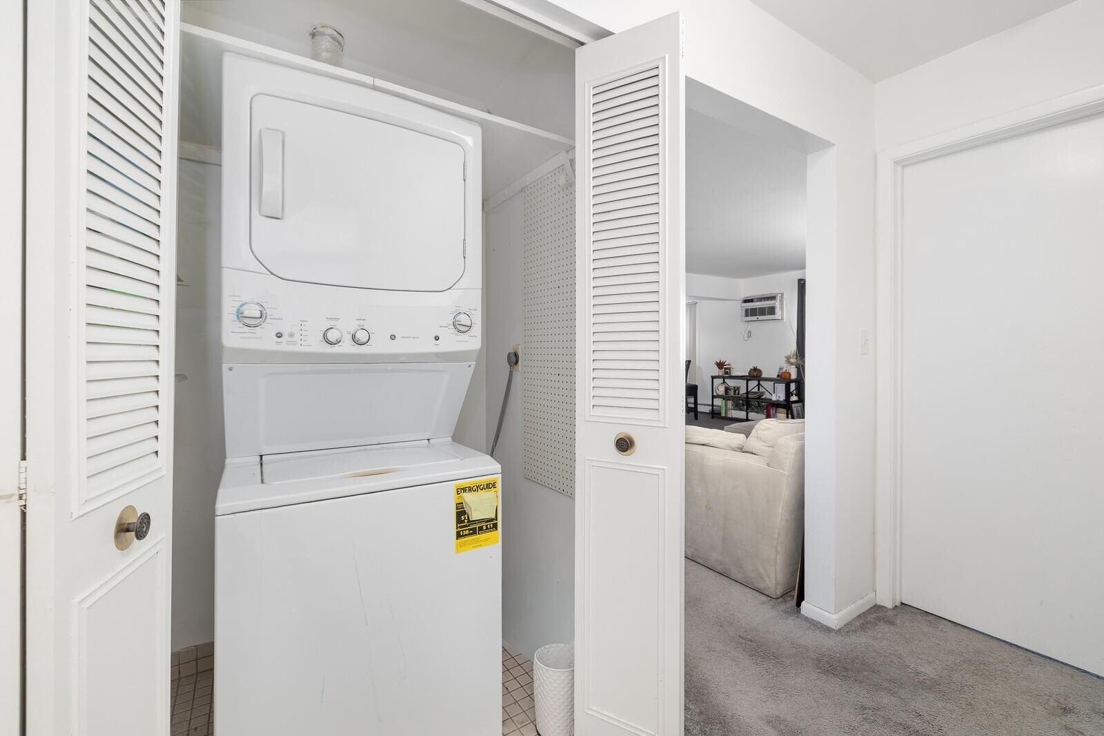 Building Photo - 5 Riverview Ct