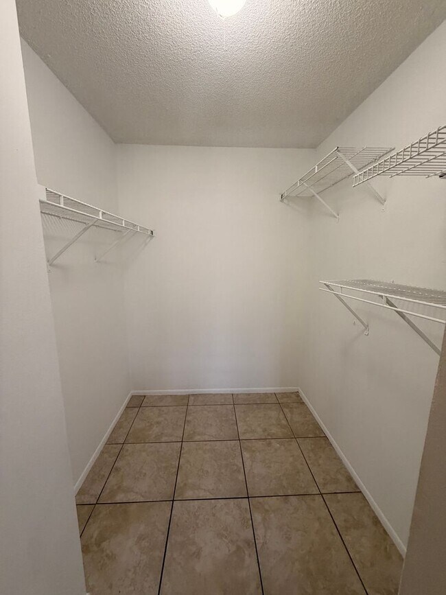 Building Photo - 2/2 Bedroom house with 1 car garage and fenced yard.