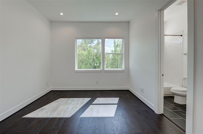 Building Photo - 5837 Dolores St