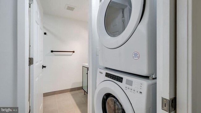 Building Photo - 444 N 4th St