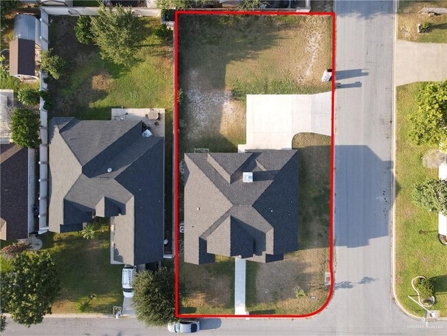 Building Photo - 4000 W Hackberry Ave