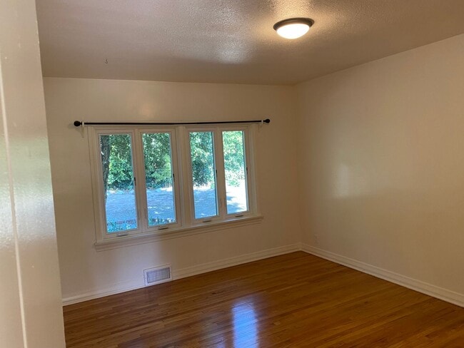 Building Photo - COMING SOON!  Beautiful 3 bedroom 2 bathro...