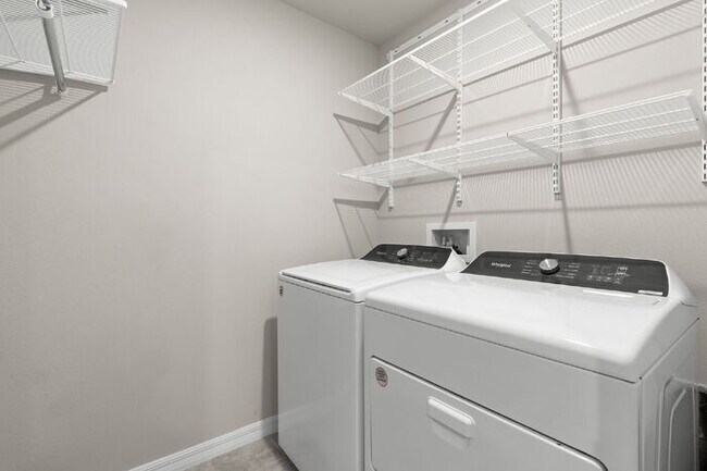 Building Photo - Town Home For Rent in Brandon with TONS OF UPGRADES!