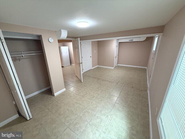 Building Photo - 7104 Adelphi Rd