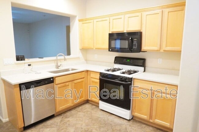 Building Photo - 18337 N Soft Wind Dr