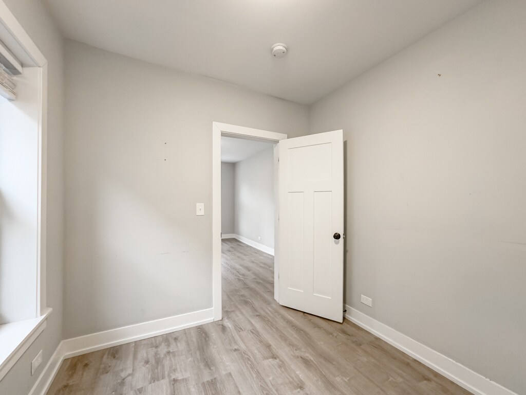 Building Photo - 721 W Brompton Ave