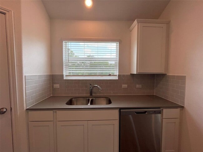 Building Photo - 10717 Steinbeck Dr