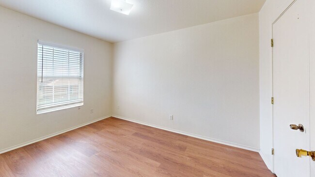 Building Photo - 4302 Jeff Scott Dr