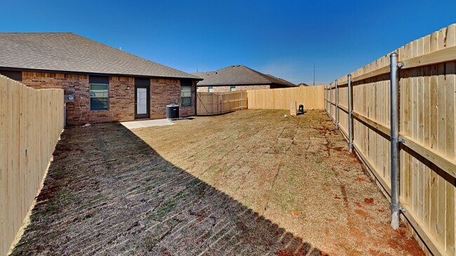 Building Photo - Luxury 3 Bedroom 2 Bathroom Townhome with 2 Car Garage in Piedmont Schools- Neighborhood Park/Bas...