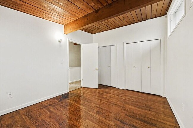 Building Photo - 1300 Northfield Ave NE