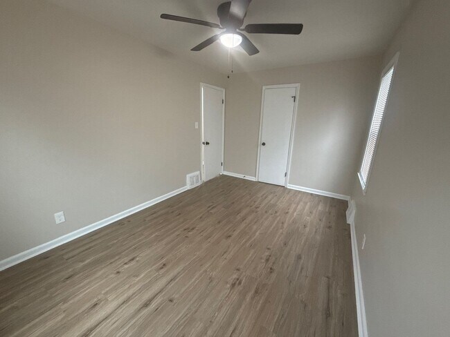 Building Photo - Freshly Renovated 3-Bedroom Home – Quality...