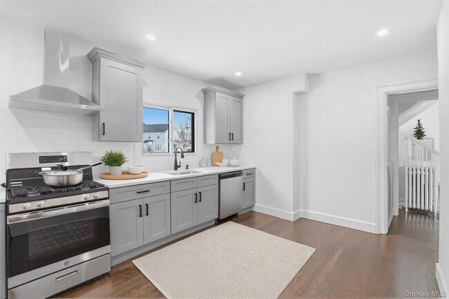 Building Photo - 25 Midland Ave