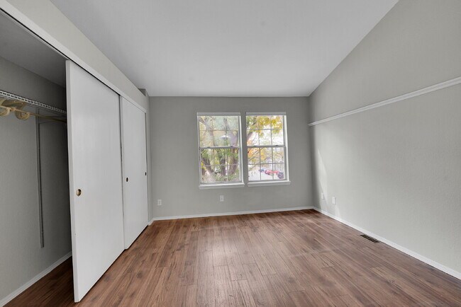 Building Photo - $2,295.95, 2-bed, 2.5 bath, located in Lakewood
