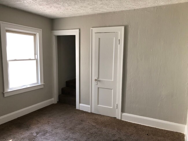 Building Photo - 4 BED 1 BATH UNIT IN GARFIELD HEIGHTS