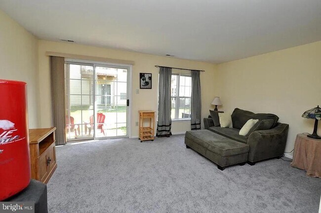 Building Photo - 6702 Riverfront Dr