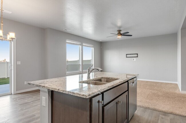 Building Photo - Modern 4-Bedroom Home in Meridian – Spacious Layout + Great Location