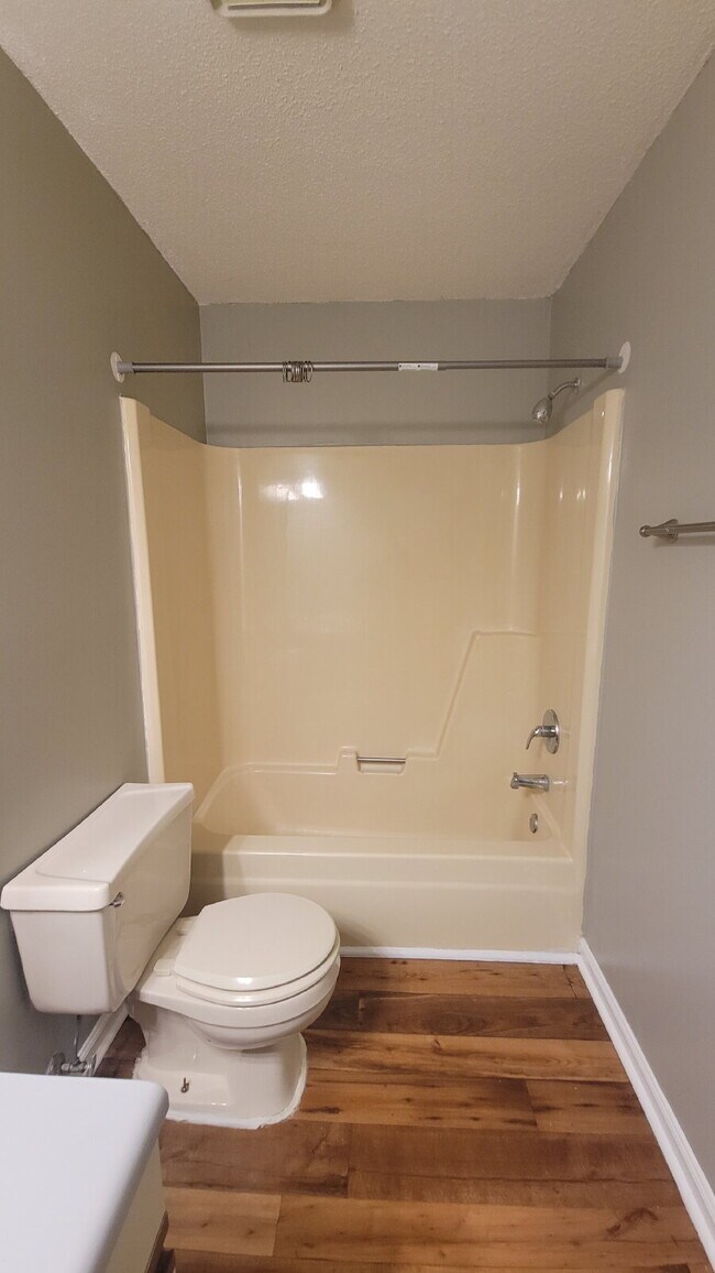 Building Photo - 4421 Bonnell Dr