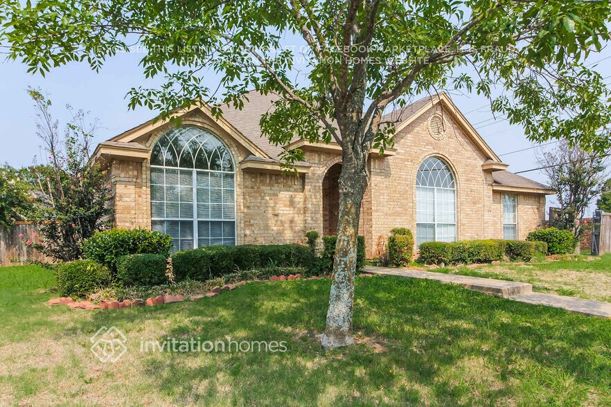 Building Photo - 703 Fox Glen Rd
