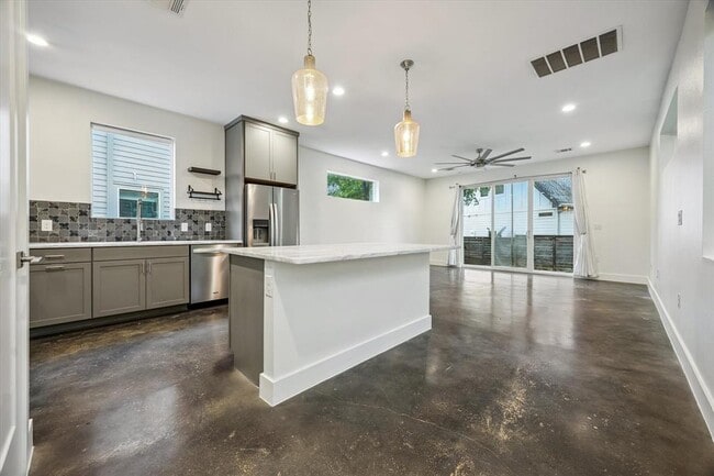 Building Photo - 1224 Eleanor St