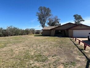 Building Photo - COUNTRY HOME ON 1.26 ACRES