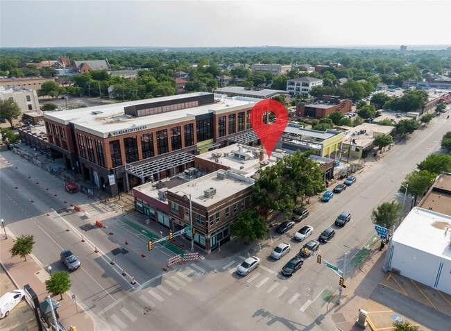 Building Photo - 709 W Magnolia Ave