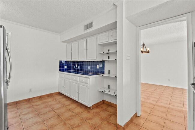 Building Photo - 17 Antilles Ln