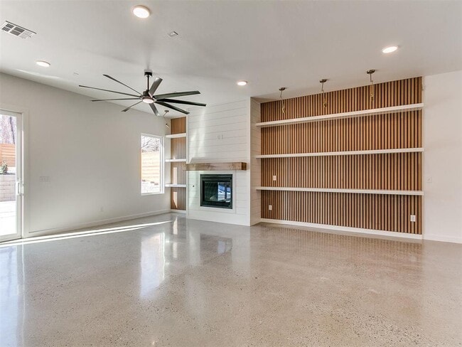 Building Photo - 605 N Idaho Ave