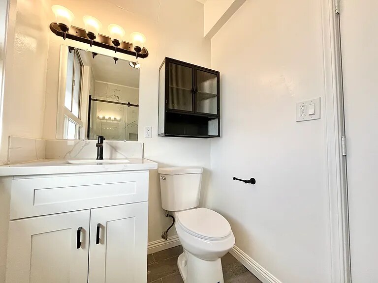 Building Photo - 1034 1/2 S Fairfax Ave