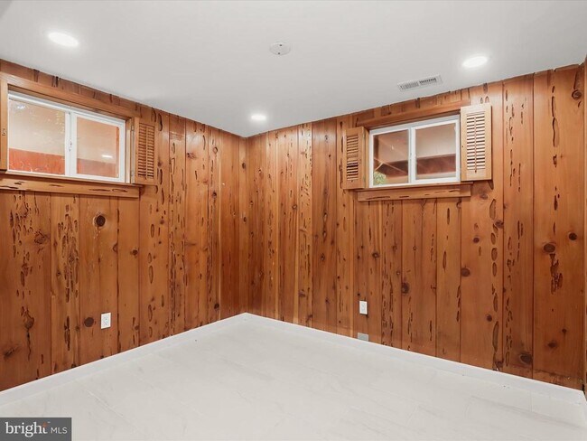 Building Photo - 12516 Two Farm Dr