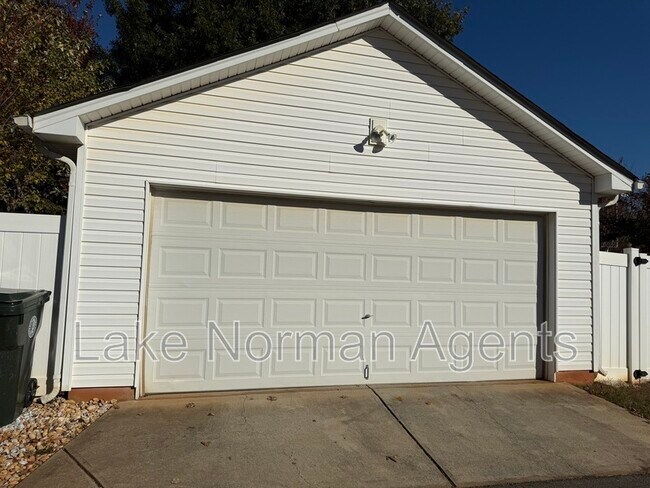 Building Photo - 11613 Truan Ln