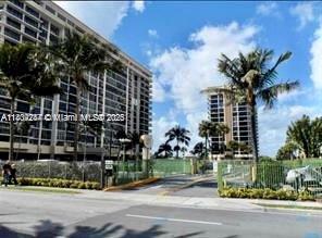 Building Photo - 2017 S Ocean Dr