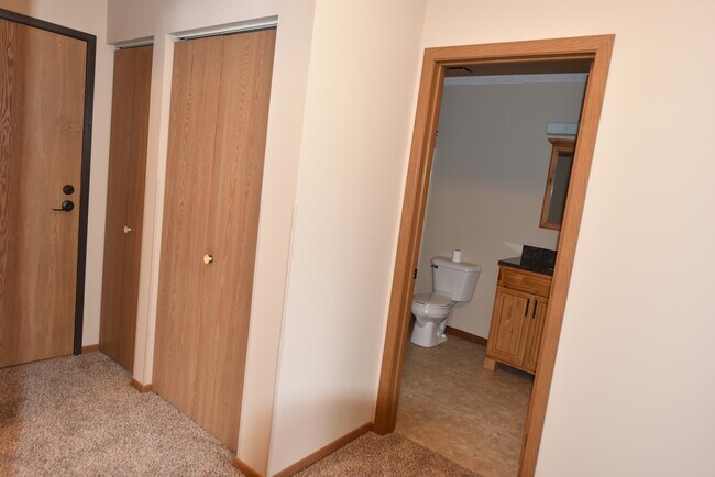 Building Photo - 924 4th St SW