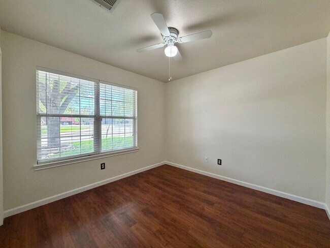 Building Photo - 14900 Doria Dr