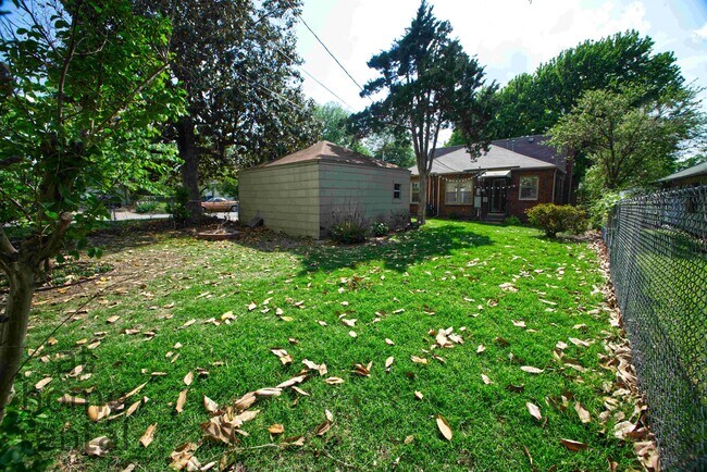 Building Photo - 1347 S Indianapolis Ave