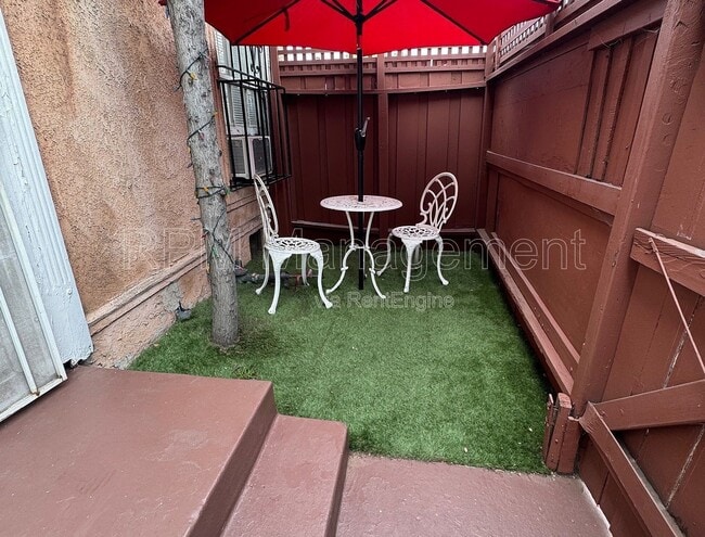 Building Photo - 1781 N Orchid Ave