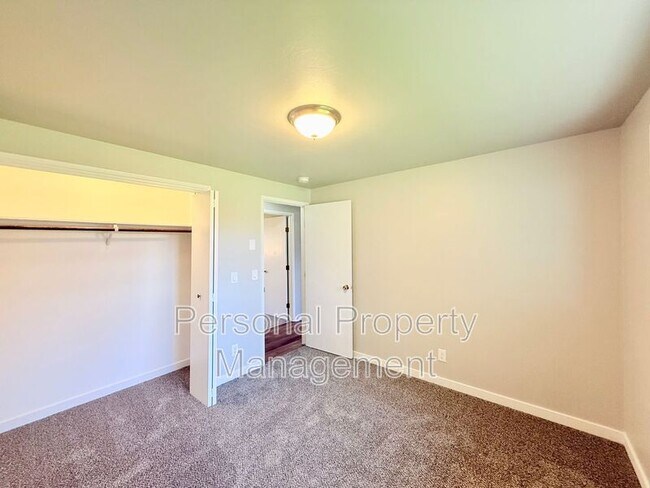 Building Photo - 4603 NE 122nd Ave