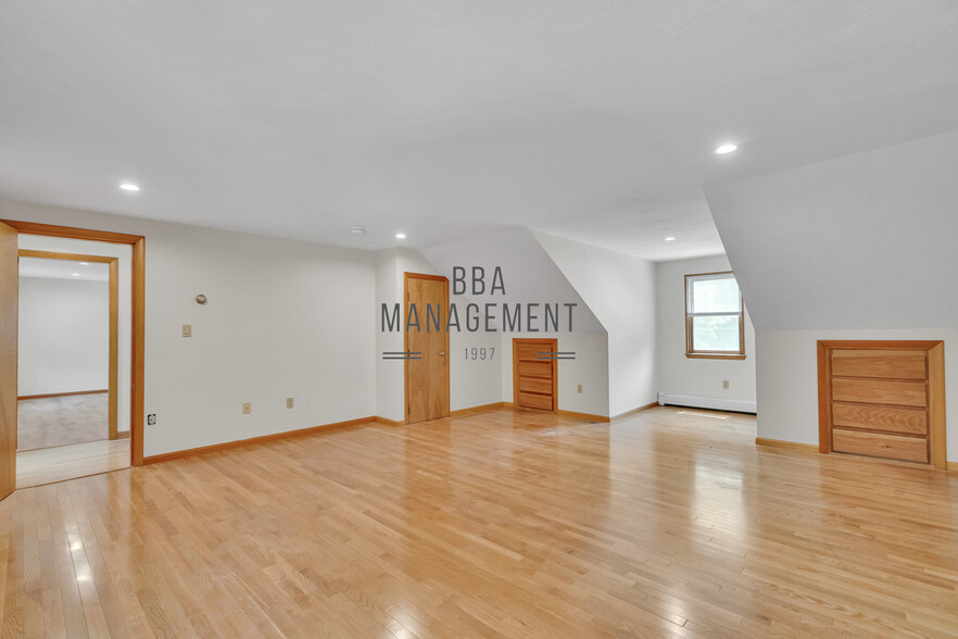 Building Photo - 115 Rowe St