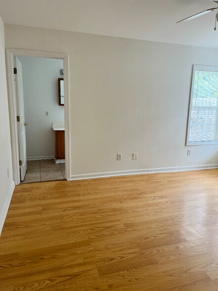 Building Photo - 226 Dobbs St