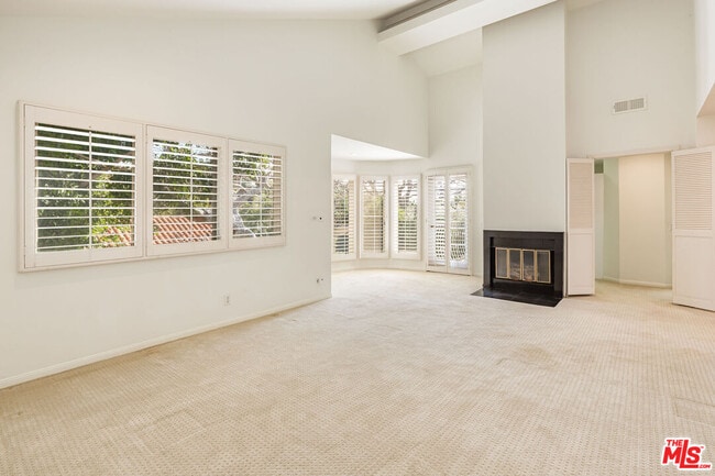 Building Photo - 158 S Anita Ave