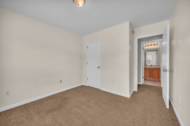 Building Photo - 765 Canyon Oak Loop