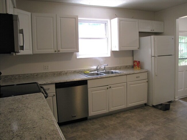 Building Photo - 307 W Delafield Ave