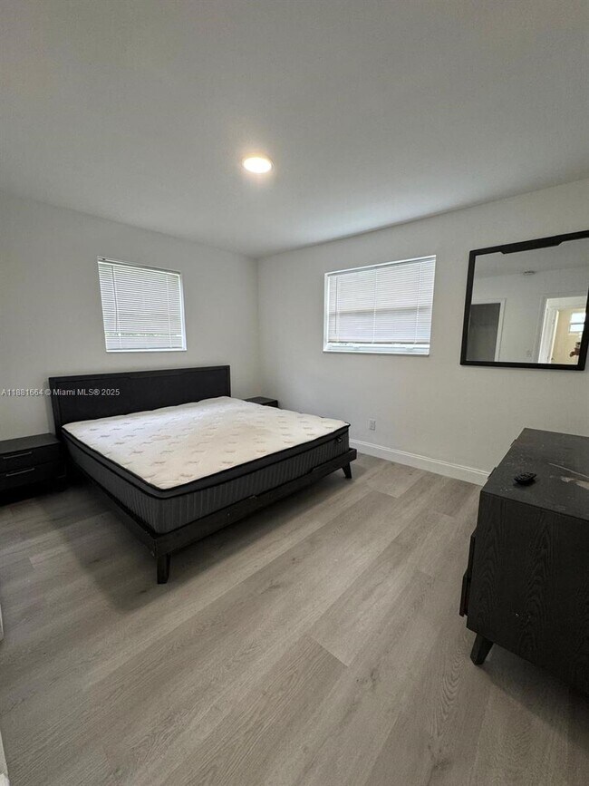 Building Photo - 27 NW 41st St