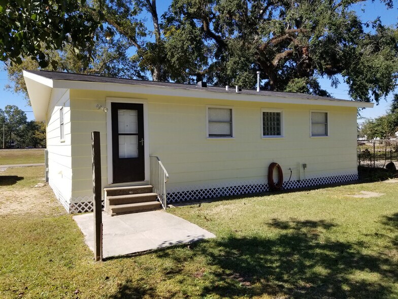 Back of House - 650 S E RR Ave