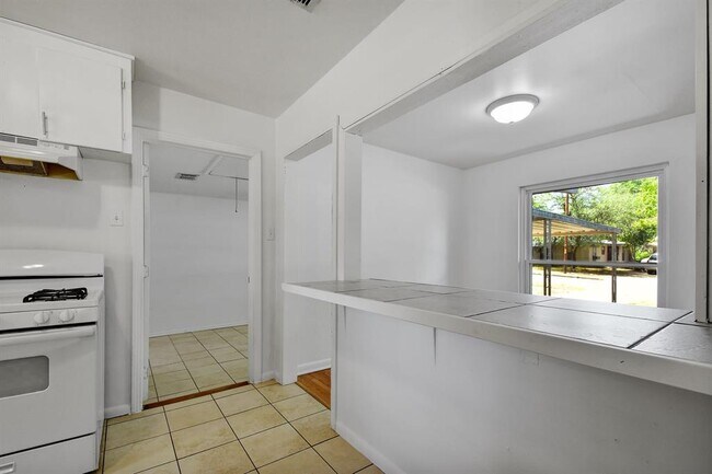 Building Photo - 430 Beryl Dr